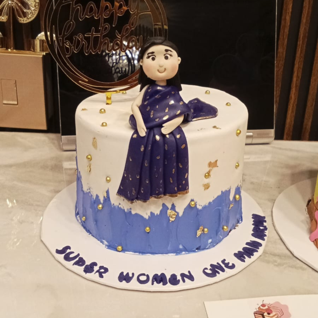 customized cake for her