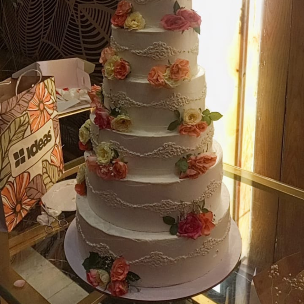 customized wedding cake lahore