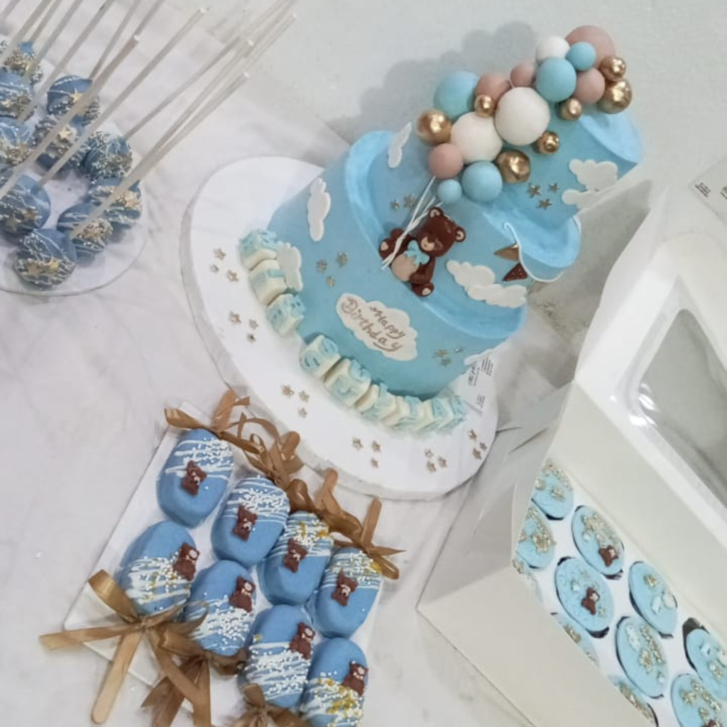 teddy bear customized cake lahore