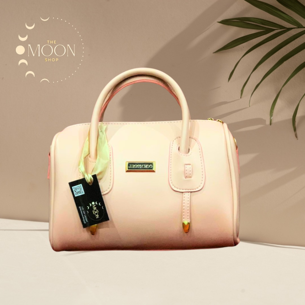 Classic hand carry for woman in pink color